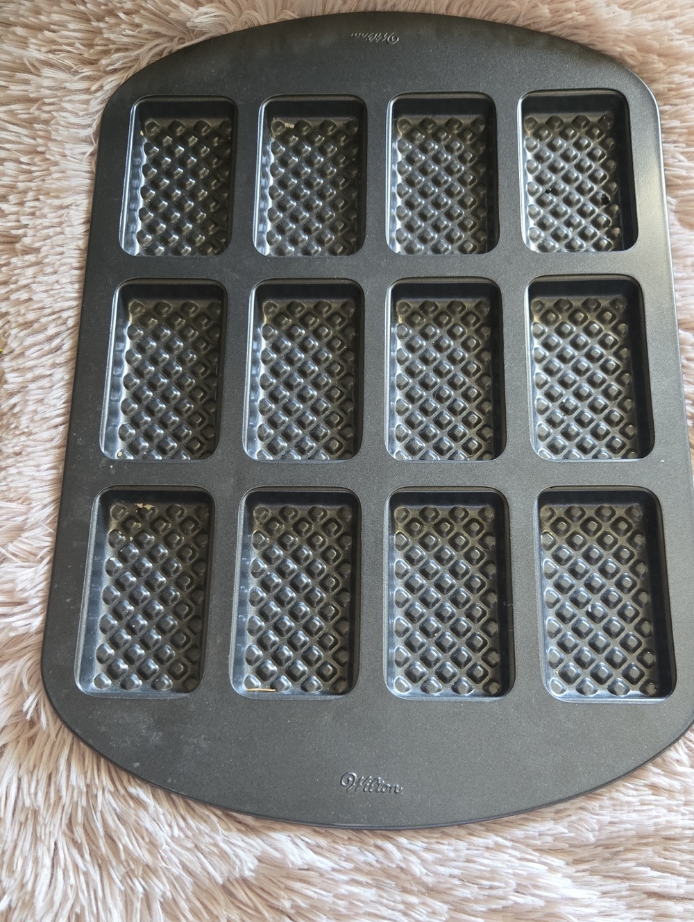 Wilton Black Mini Rectangular Loaf Pan - 12 Cavities Baking Holidays